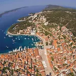 Vakantiehuis Front In Hvar *